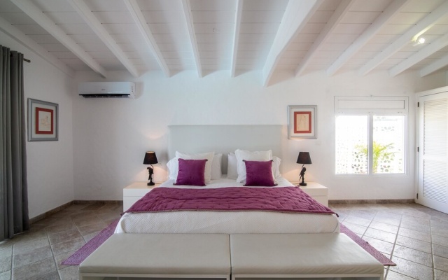 Exclusive Terres Basses Location, Full AC, Salt Water Pool, Wifi, Short Drive to the Beach! — фото 4