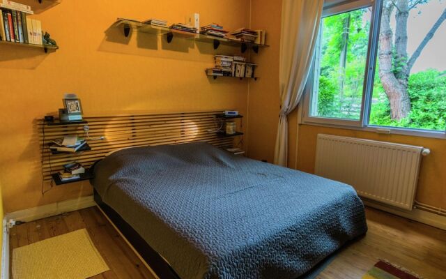 Stylishly Furnished House With Garden 7-minute Walk From the Beach