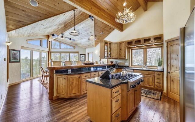 Highfield Trail 4 Bedroom Home by RedAwning