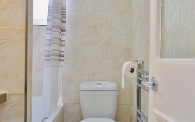 Spacious 3 Bedroom West End Flat