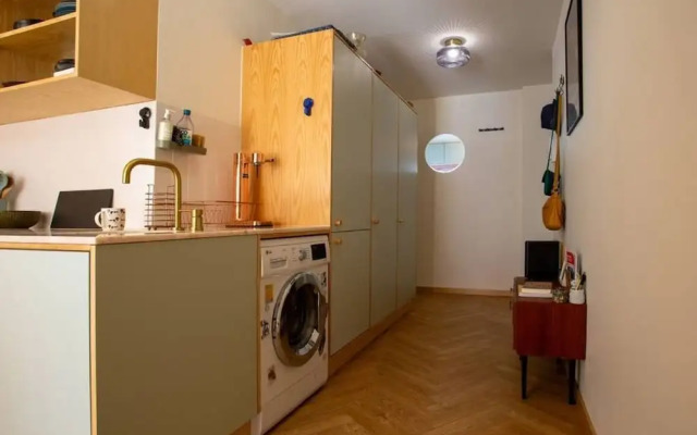 Alegr0 · 60s Chic Central Apartment w/ Garden