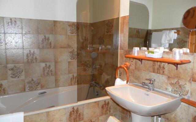 Relais Saint Roch Rest. La Petite Maison