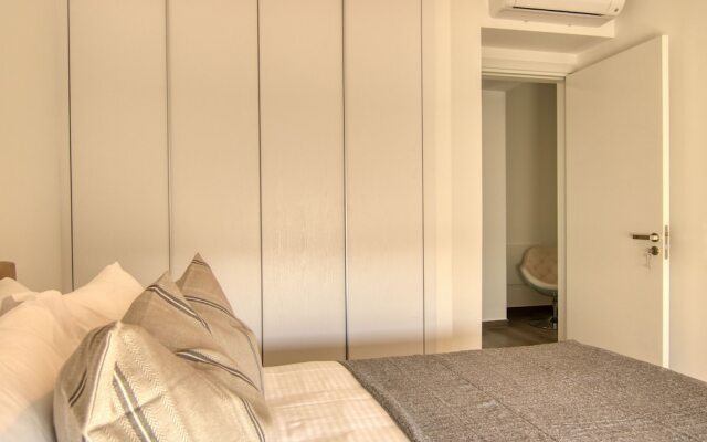Phaedrus Living Coral Suites Seabreeze