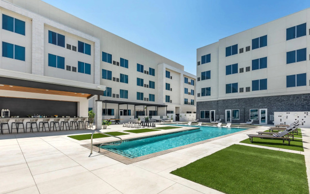 Cambria Hotel Waco Univ Riverfront