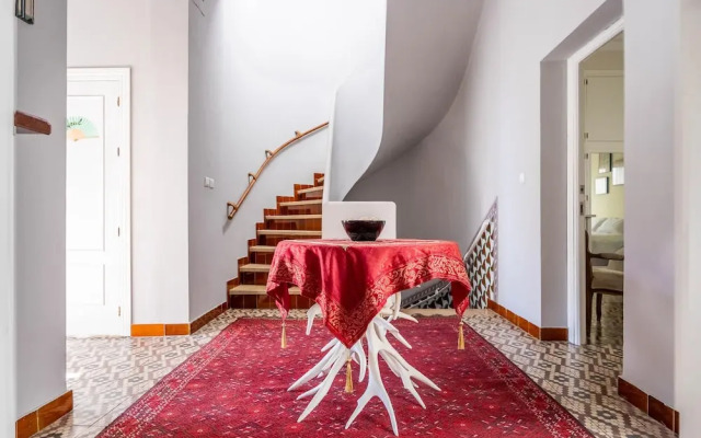 Cheerful 6 Bedroom House in Seville With Terraces