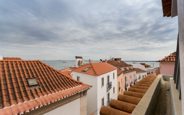 Alfama Modern Two-Bedroom Apartment w/ River View and Parking - by LU Holidays