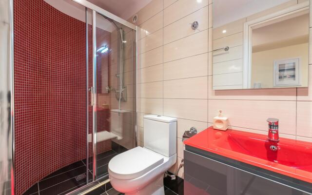 An Impressive 2 bdr Apt in Glyfada