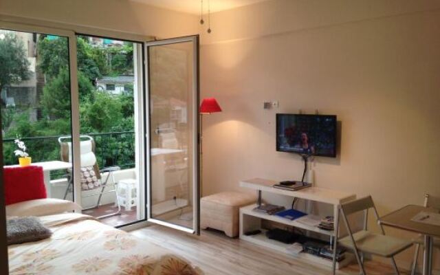 Le Christina-La Madeleine Apartment