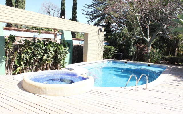 Beautiful House With Lake View