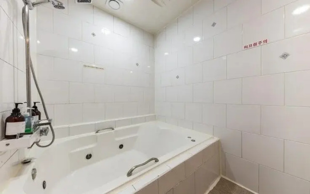 Cheongju Beukmeunro Toronto Hotel