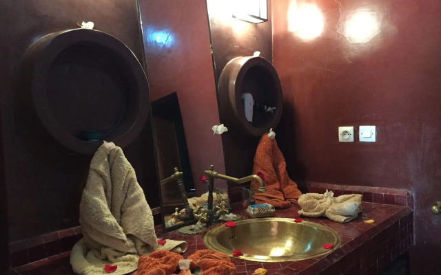 Riad Fabiola et Spa By La Siredrah