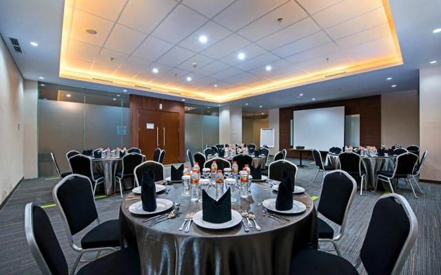 Grand Whiz Hotel Poins Simatupang Jakarta