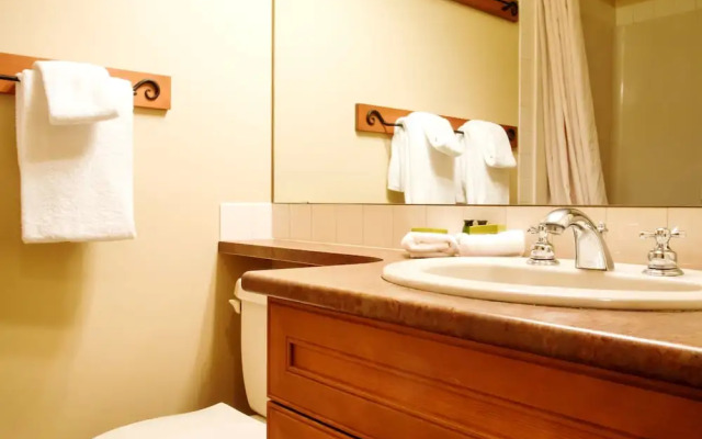 Snow Creek Lodge by Fernie Lodging Co