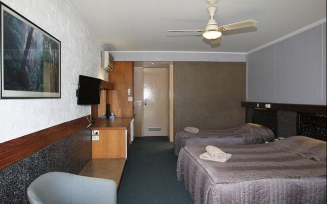 Golden Leaf Motor Inn