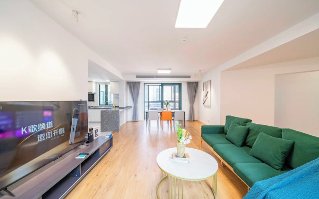 Tyms 4BR 2BA Apt Novel Garden