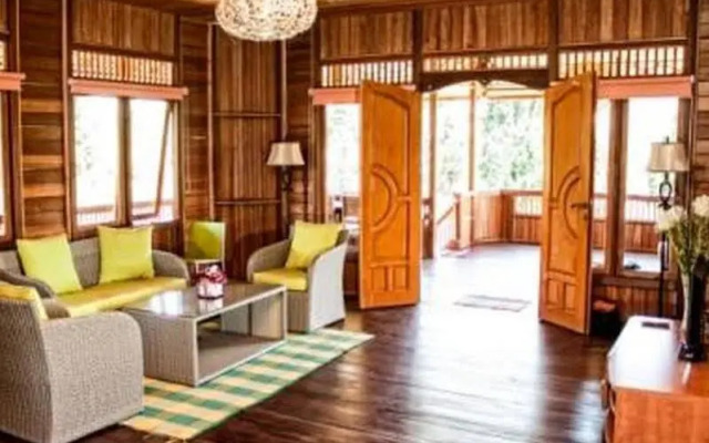 Roemah Kajoe Villa and Resto