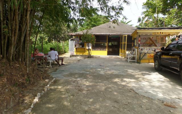 Beach Road Cottages at Jah Bs