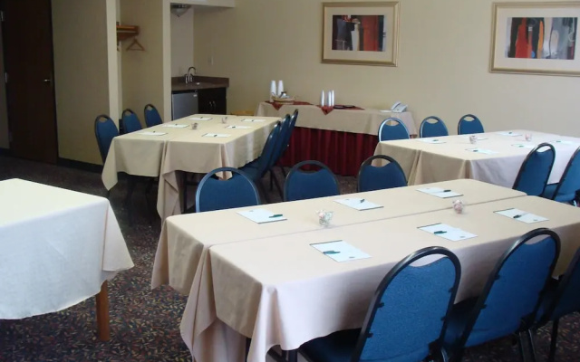 Country Inn and Suites Coon Rapids