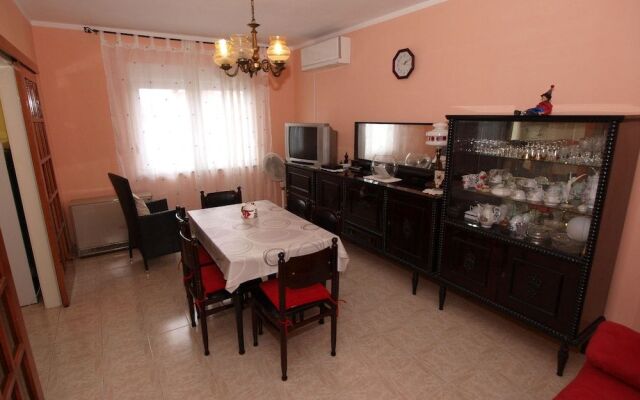 Apartment 752