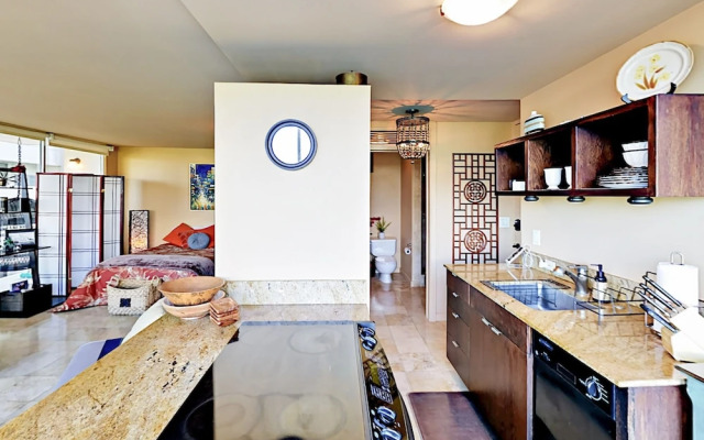 Waikiki Getaway - Studio Condo