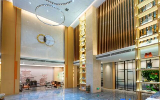 Super 8 by Wyndham Enshi Railway Station Zhanqian Square