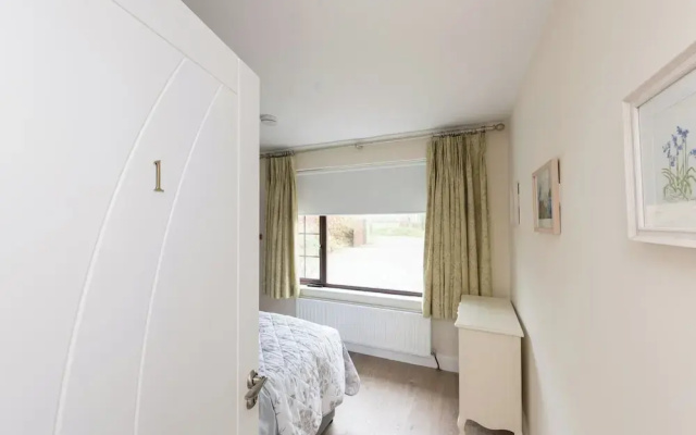 2br-sleeps4-parking-nearcork-6mintoairport