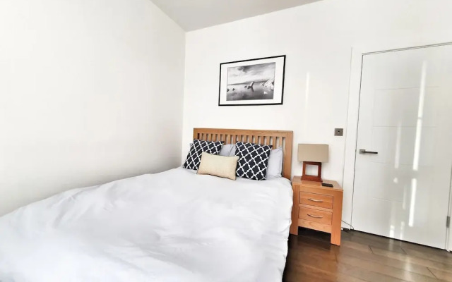 Urbane Spacious Executive Apartment