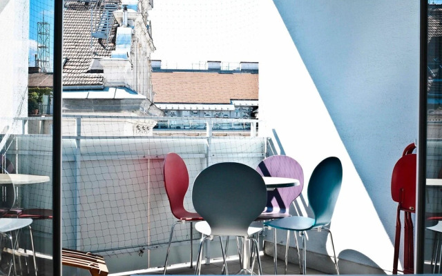 Opera Wien in Wien With 2 Bedrooms and 3 Bathrooms