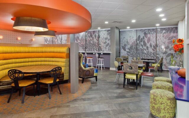 Holiday Inn Express Atlanta Galleria - Ballpark Area by IHG