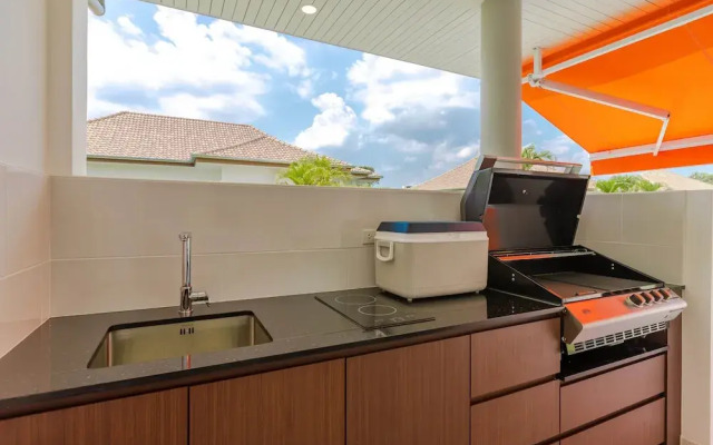 Modern 4 BR Pool & Tropical Garden MS-30
