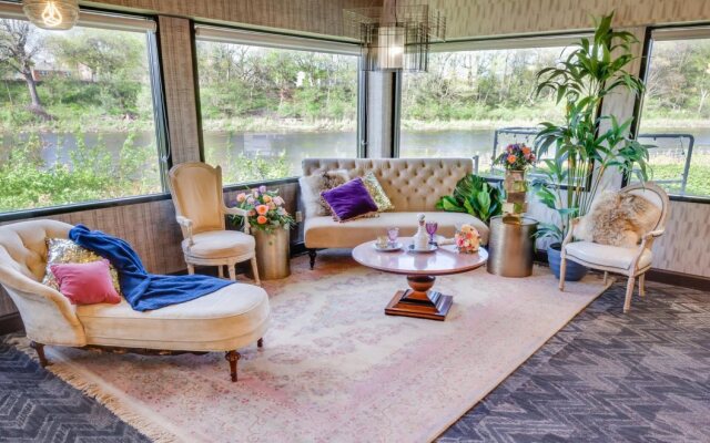 Holiday Inn Milwaukee Riverfront by IHG