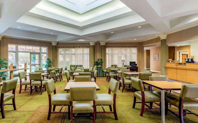 La Quinta Inn & Suites by Wyndham Fremont / Silicon Valley