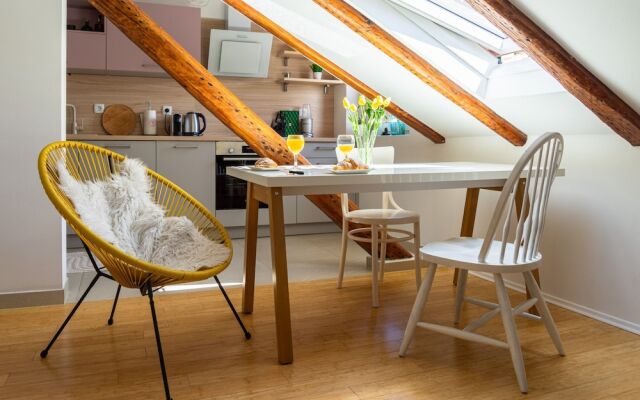 Cool Attic apt w Gallery, in the Heart of Split