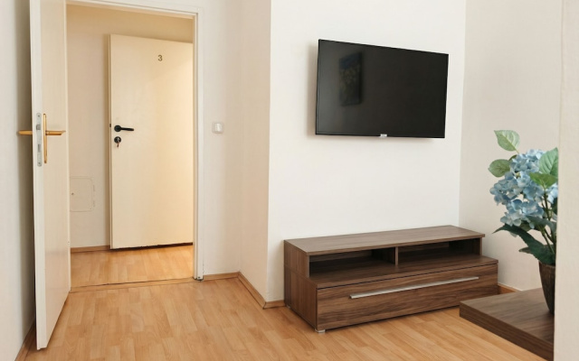 Modern 3BR Apartment Close to Belvedere
