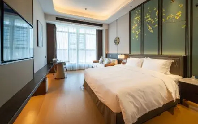 Lianyuan Run and International Hotel