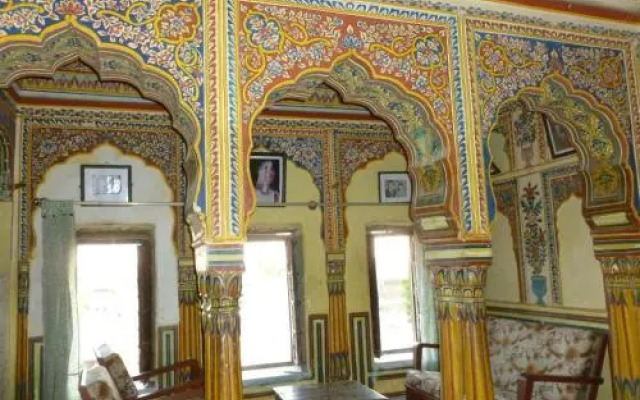 Narayan Niwas Castle