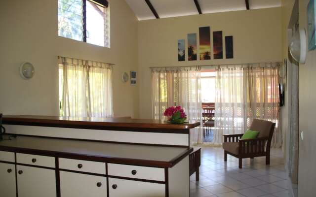 Bora Bora Holiday's Lodge and Villa