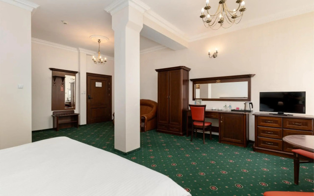 Royal Hotel