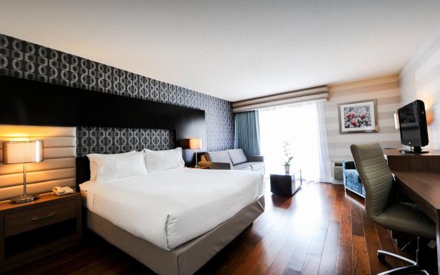 Holiday Inn Niagara Falls - By The Falls by IHG