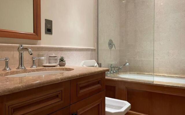 Cheerful 4-bedroom Villa With Shared Pool