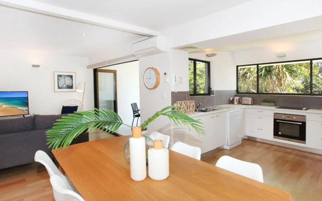 Windmill 4 - Two Bedroom Beachside Apartment on Parkyn Parade!