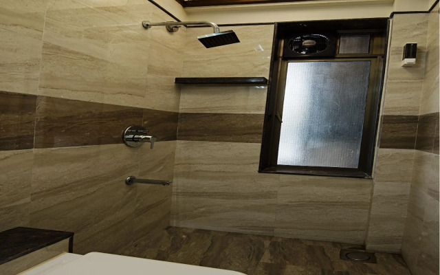 OYO 9721 Hotel SR Rooms