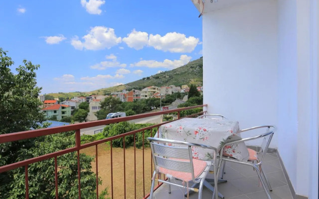 Apartments with a parking space Tucepi, Makarska - 2676