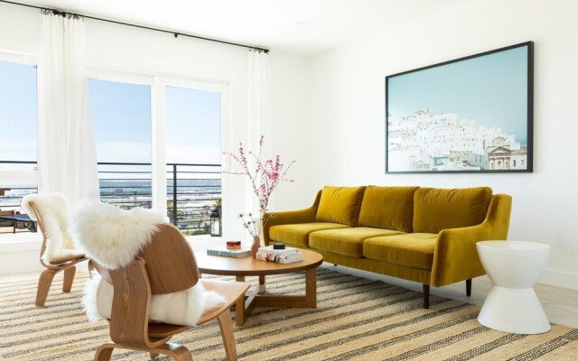 Avalon Buyout by AvantStay   Mins to Gaslamp   Rooftop w/ BBQ   Sleeps 24!