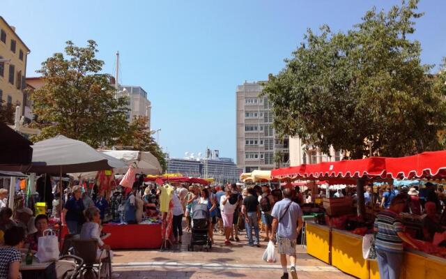 Studio Toulon les Halles