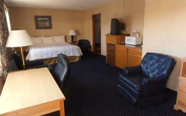Econo Lodge Inn & Suites Central