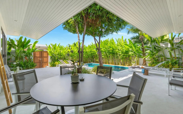 Villa White Orchid