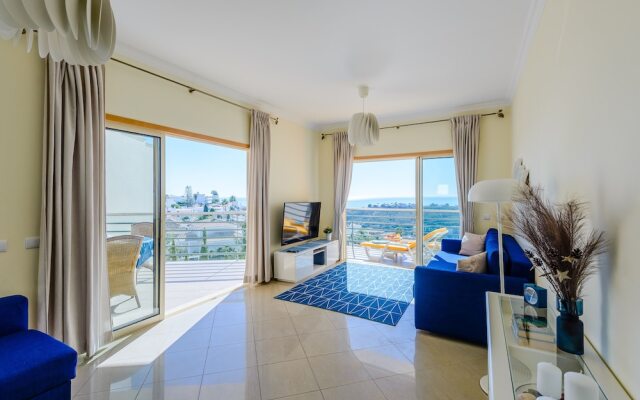 Sea view Apartment with 3 spacious Terraces & 2 Swimming pools