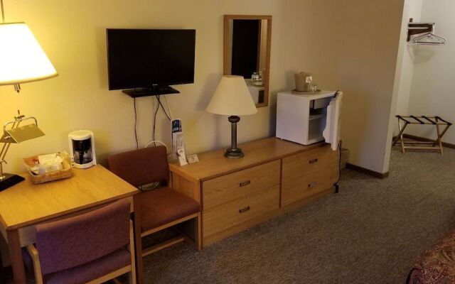 Plymouth Suites Hotel