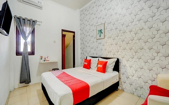 OYO Flagship 90502 Holistay Malang New – Guest Rooms – Malang